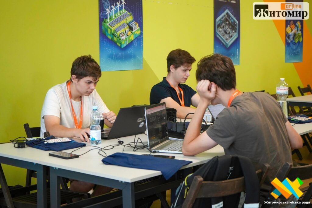 У Житомирі проходить фінальний етап Всеукраїнського хакатону «Future in Action Hackathon» - Інформація. Джерело: Zhitomir-OnLine У Житомирі проходить фінальний етап Всеукраїнського хакатону «Future in Action Hackathon» - фото №7