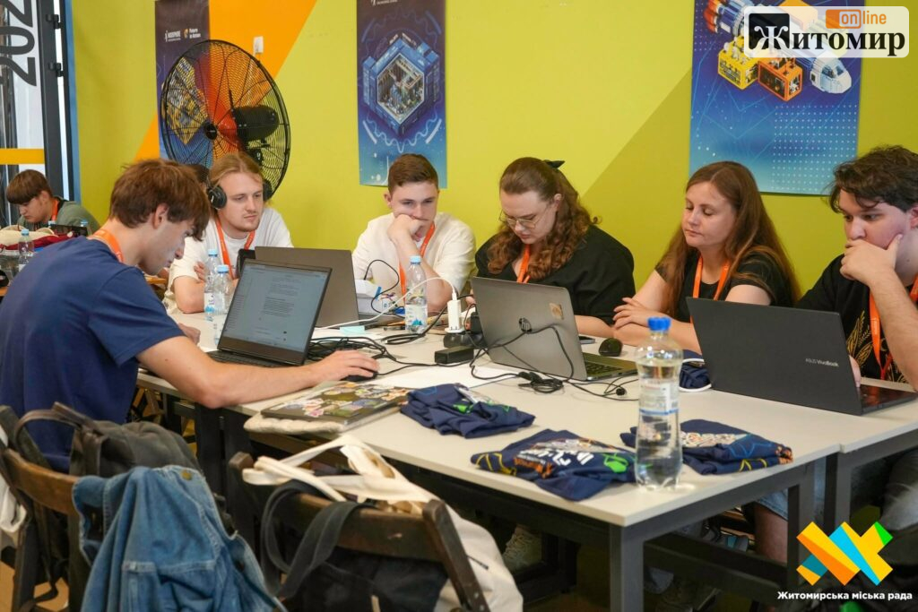 У Житомирі проходить фінальний етап Всеукраїнського хакатону «Future in Action Hackathon» - Інформація. Джерело: Zhitomir-OnLine У Житомирі проходить фінальний етап Всеукраїнського хакатону «Future in Action Hackathon» - фото №8