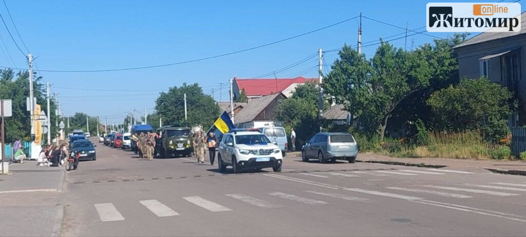 Хорошівська громада попрощалася з воїном Василем Бахуром - Події. Джерело: Zhitomir-OnLine Хорошівська громада попрощалася з воїном Василем Бахуром - фото №