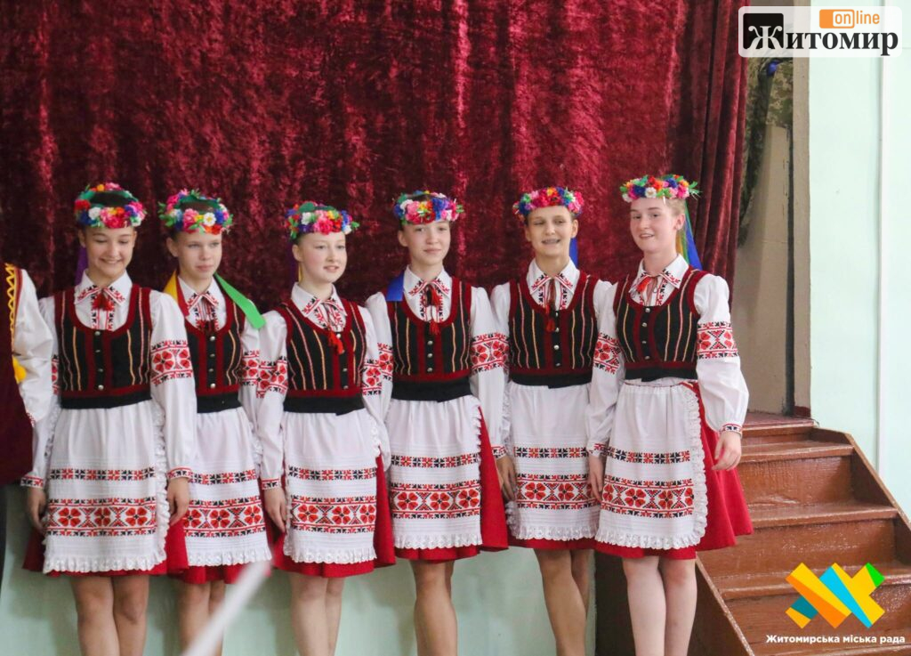 Вихованці Житомирської хореографічної школи «Сонечко» виступили у шпиталі для українських військових - Культура. Джерело: Zhitomir-OnLine Вихованці Житомирської хореографічної школи «Сонечко» виступили у шпиталі для українських військових - фото №3