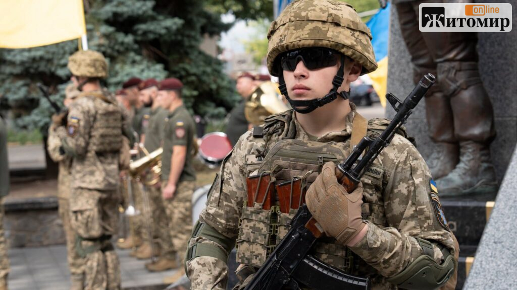 У Житомирі віддали шану воїнам та цивільним, які загинули в полоні - фото №3