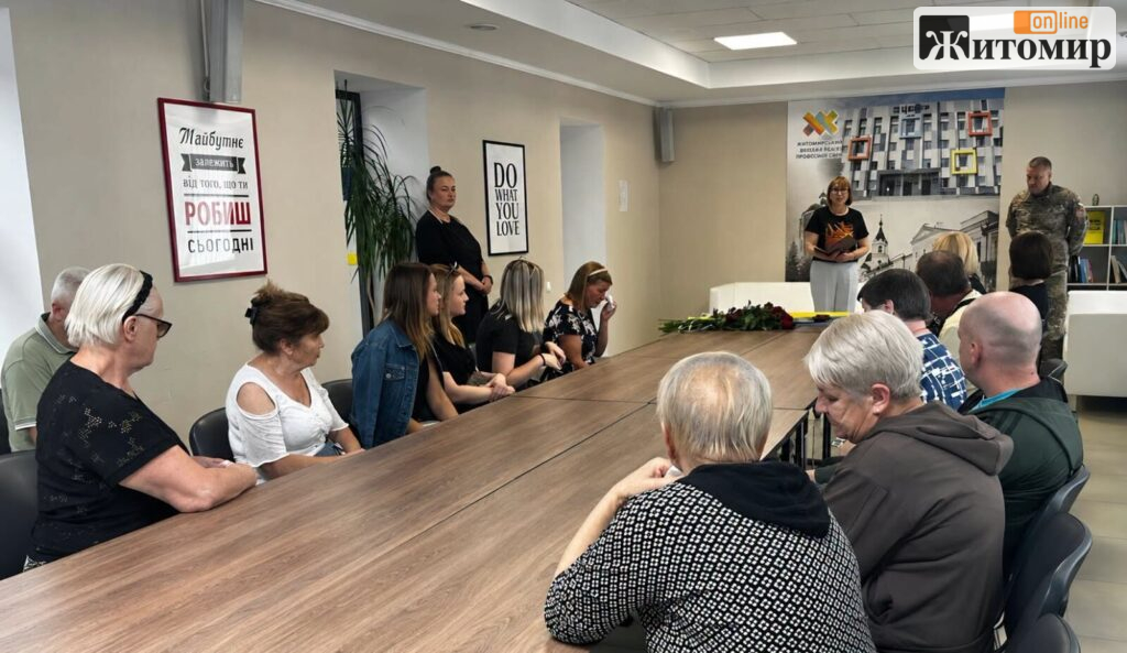 Полеглих житомирських Героїв відзначили відомчими нагородами: їх передали родинам - фото №4