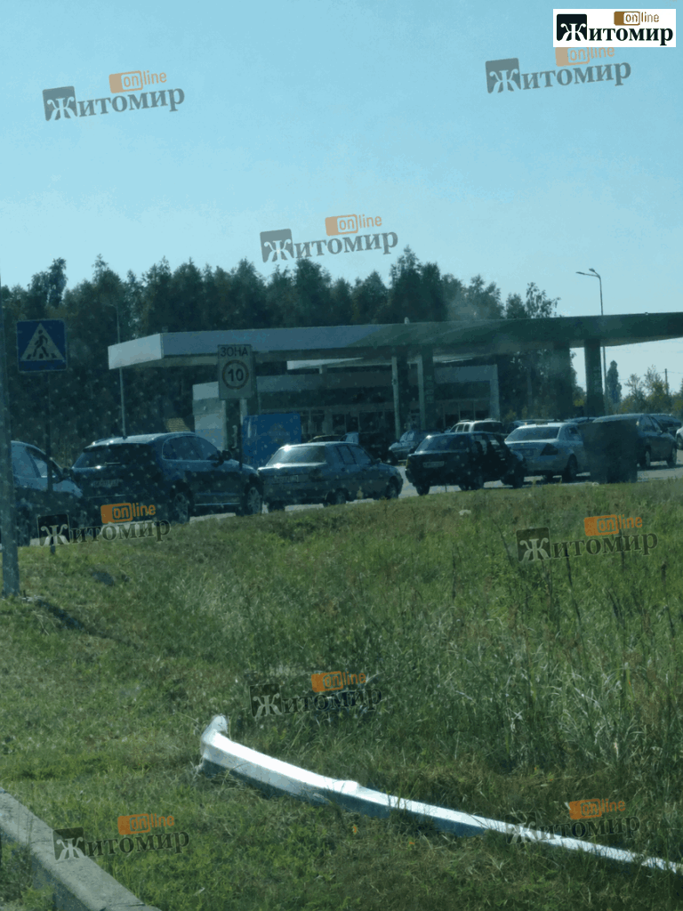 На Варшавці після удару по АЗС утворилися черги - Інформація, Топ-новини. Джерело: Zhitomir-OnLine На Варшавці після удару по АЗС утворилися черги - фото №