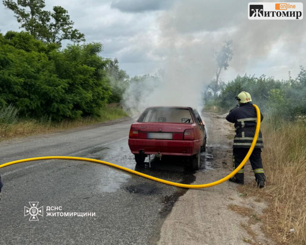 Під час руху з-під капота пішов дим: на Житомирщині загорівся легковик - Події. Джерело: Zhitomir-OnLine Під час руху з-під капота пішов дим: на Житомирщині загорівся легковик - фото №