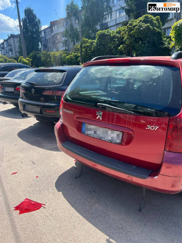 У Житомирі шукають відео пошкодження Peugeot на Небесної Сотні - Інформація. Джерело: Zhitomir-OnLine У Житомирі шукають відео пошкодження Peugeot на Небесної Сотні - фото №