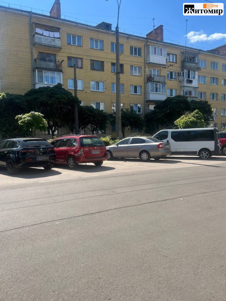 У Житомирі шукають відео пошкодження Peugeot на Небесної Сотні - Інформація. Джерело: Zhitomir-OnLine У Житомирі шукають відео пошкодження Peugeot на Небесної Сотні - фото №2