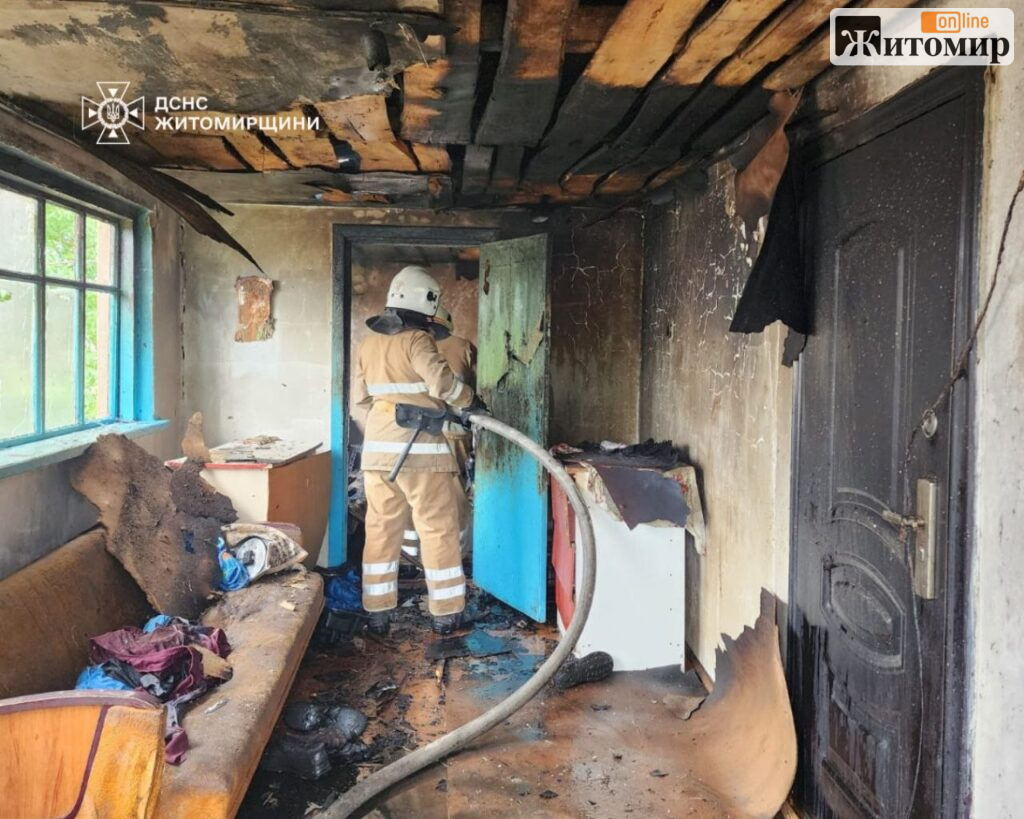 У Чуднові рятувальники загасили пожежу на веранді та врятували приватний будинок - Події. Джерело: Zhitomir-OnLine У Чуднові рятувальники загасили пожежу на веранді та врятували приватний будинок - фото №