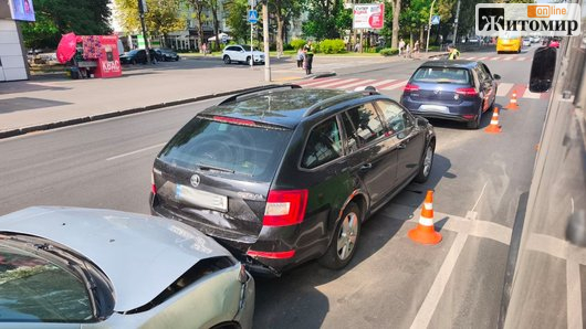 Три авто зіткнулися на перехресті Київської та Князів Острозьких у Житомирі