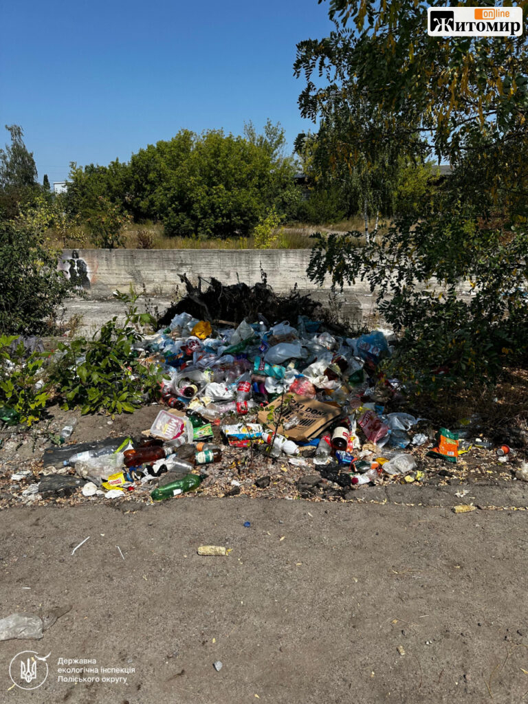 Біля кар'єрів у Житомирі виявили стихійні сміттєзвалища після повідомлень у соцмережах - Події. Джерело: Zhitomir-OnLine Біля кар'єрів у Житомирі виявили стихійні сміттєзвалища після повідомлень у соцмережах - фото №
