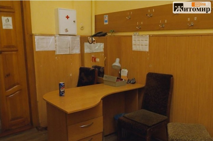 У Житомирі бібліотекарки надали допомогу чоловікові, пораненому під час атаки - фото №1
