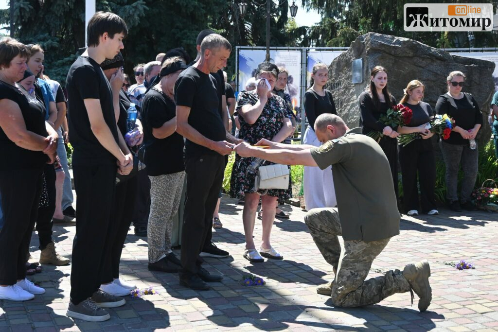 Баранівська громада провела в останню путь 31-річного воїна - фото №2