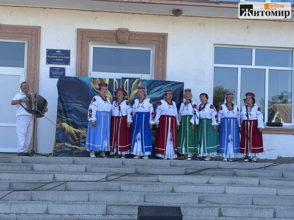 На Житомирщині під час Дня села збирали на детектор дронів для Захисника - фото №1