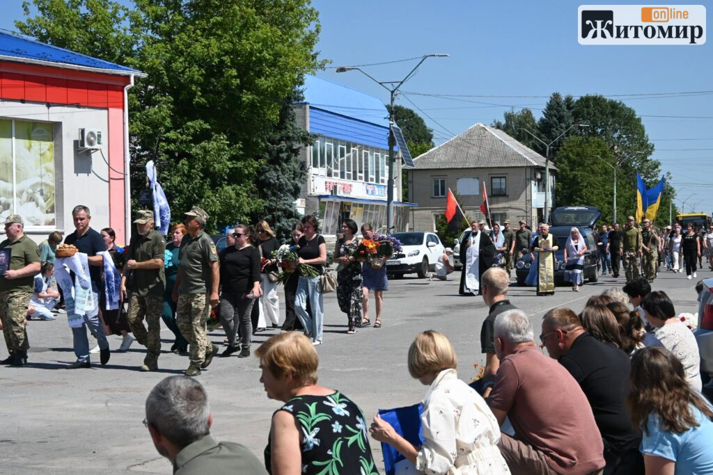 Баранівська громада провела в останню путь 31-річного воїна - фото №6