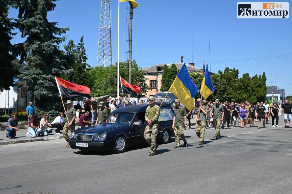 Баранівська громада провела в останню путь 31-річного воїна - фото №1