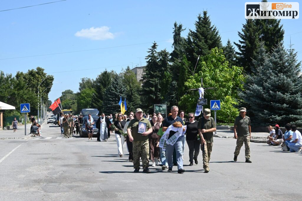 Баранівська громада провела в останню путь 31-річного воїна - фото №7