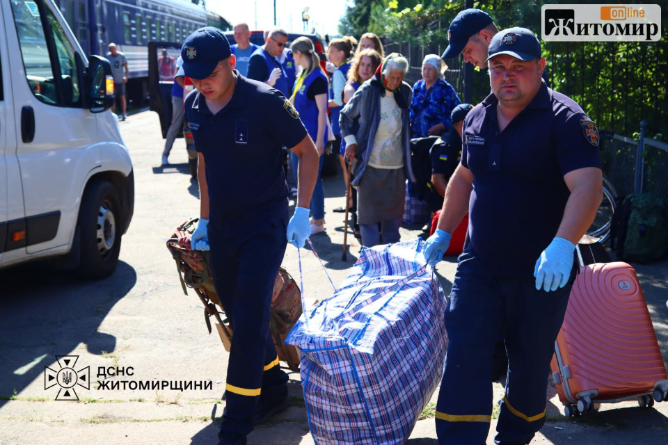 У Житомирській області зустріли евакуаційний потяг - Інформація. Джерело: Zhitomir-OnLine У Житомирській області зустріли евакуаційний потяг - фото №1