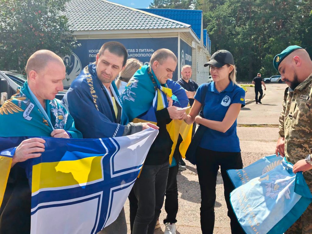 Вважалися зниклими безвісти: з полону повернули 10 українських воїнів - фото №3