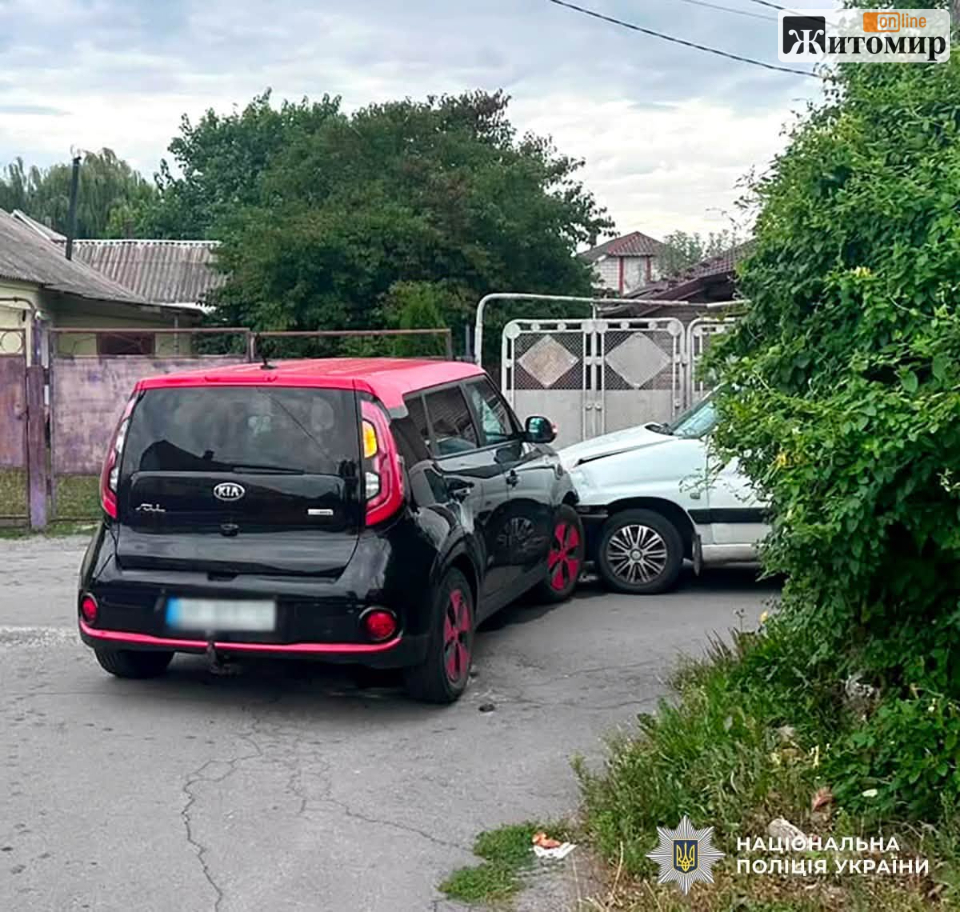 У Звягелі зіткнулися Kia та Peugeot: травмувалася 76-річна пасажирка - Події. Джерело: Zhitomir-OnLine У Звягелі зіткнулися Kia та Peugeot: травмувалася 76-річна пасажирка - фото №