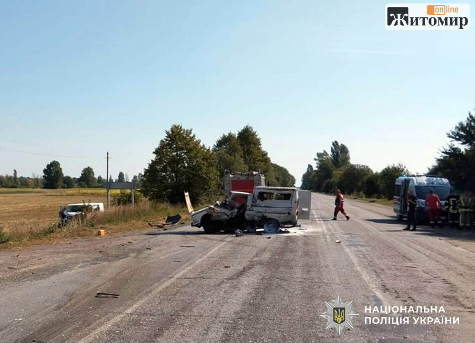 На трасі Шепетівка – Чуднів – Бердичів зіткнулися два автомобілі: є загиблий