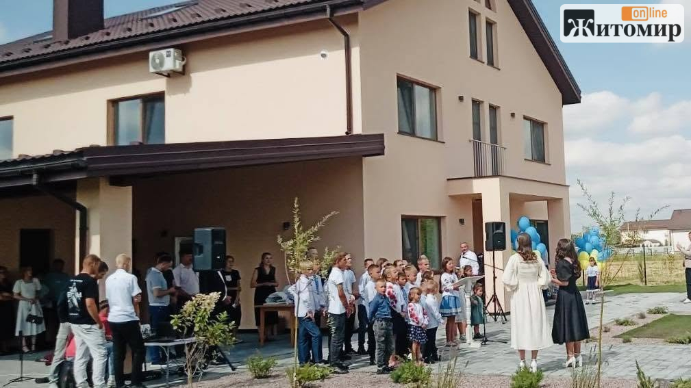У Пулинській громаді відкрили сьомий дитячий будинок сімейного типу - Події. Джерело: Zhitomir-OnLine У Пулинській громаді відкрили сьомий дитячий будинок сімейного типу - фото №