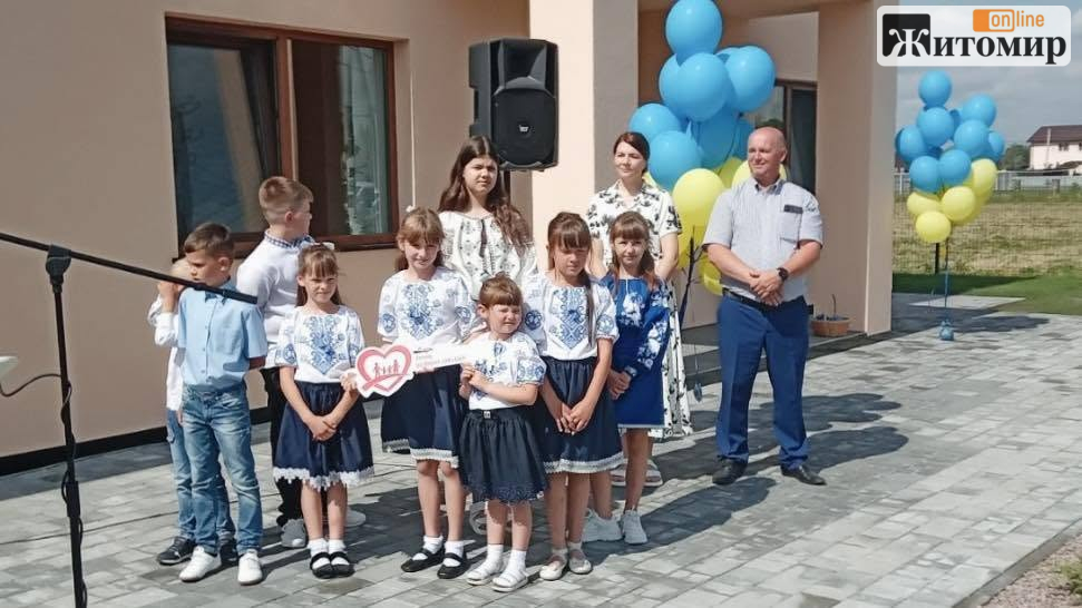 У Пулинській громаді відкрили сьомий дитячий будинок сімейного типу - Події. Джерело: Zhitomir-OnLine У Пулинській громаді відкрили сьомий дитячий будинок сімейного типу - фото №1