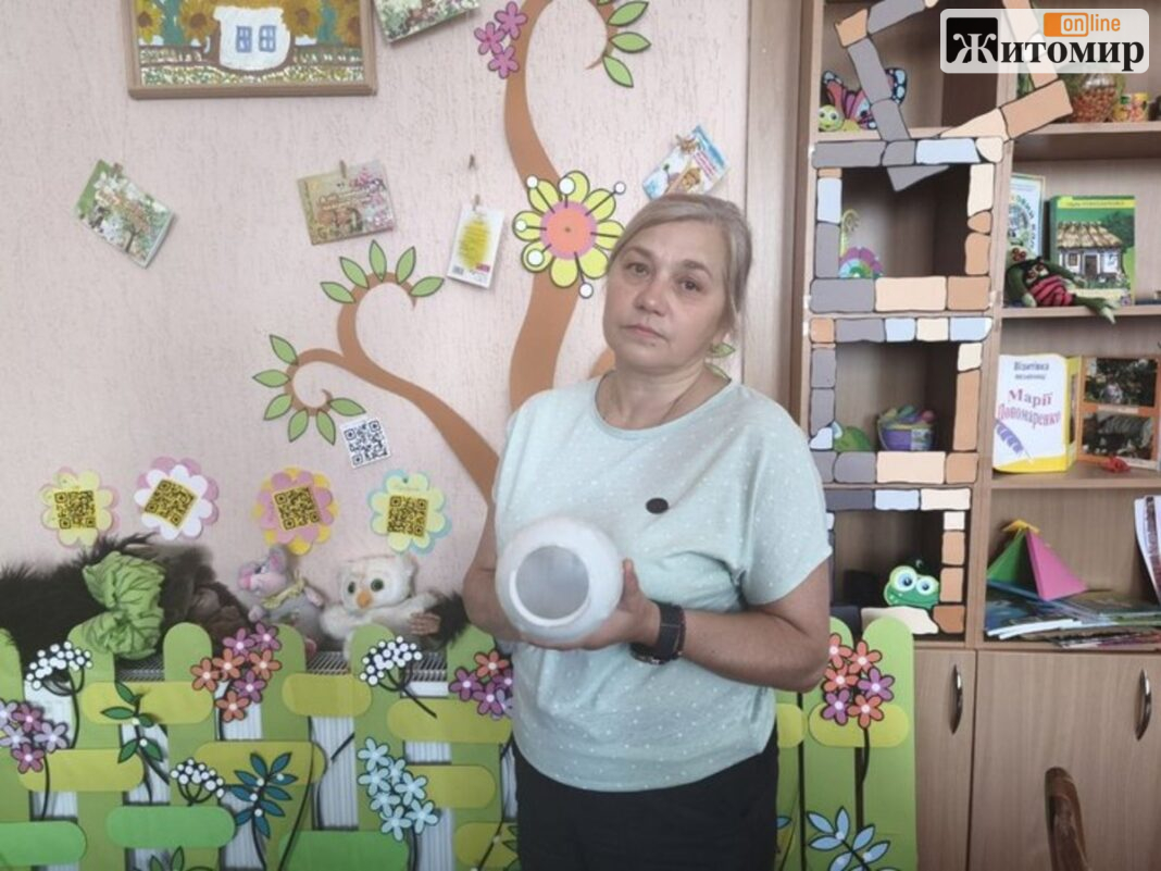 Пошкоджена російським ударом бібліотека у Житомирі Пошкоджена російським ударом бібліотека у Житомирі
