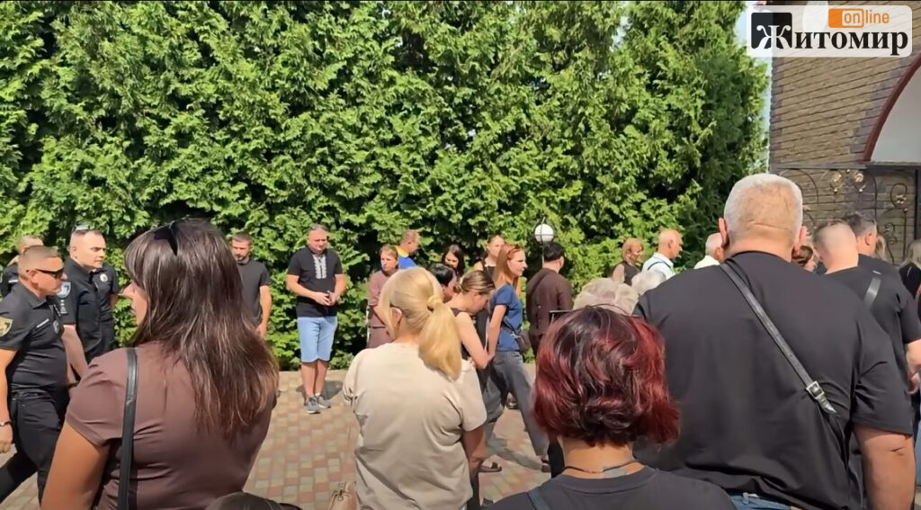 У Житомирі прощаються з підполковником поліції, яка загинула внаслідок ворожого удару - фото №1