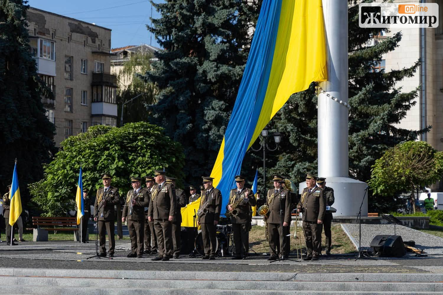 Як на майдані Соборному в Житомирі урочисто відзначили День Державного Прапора України
