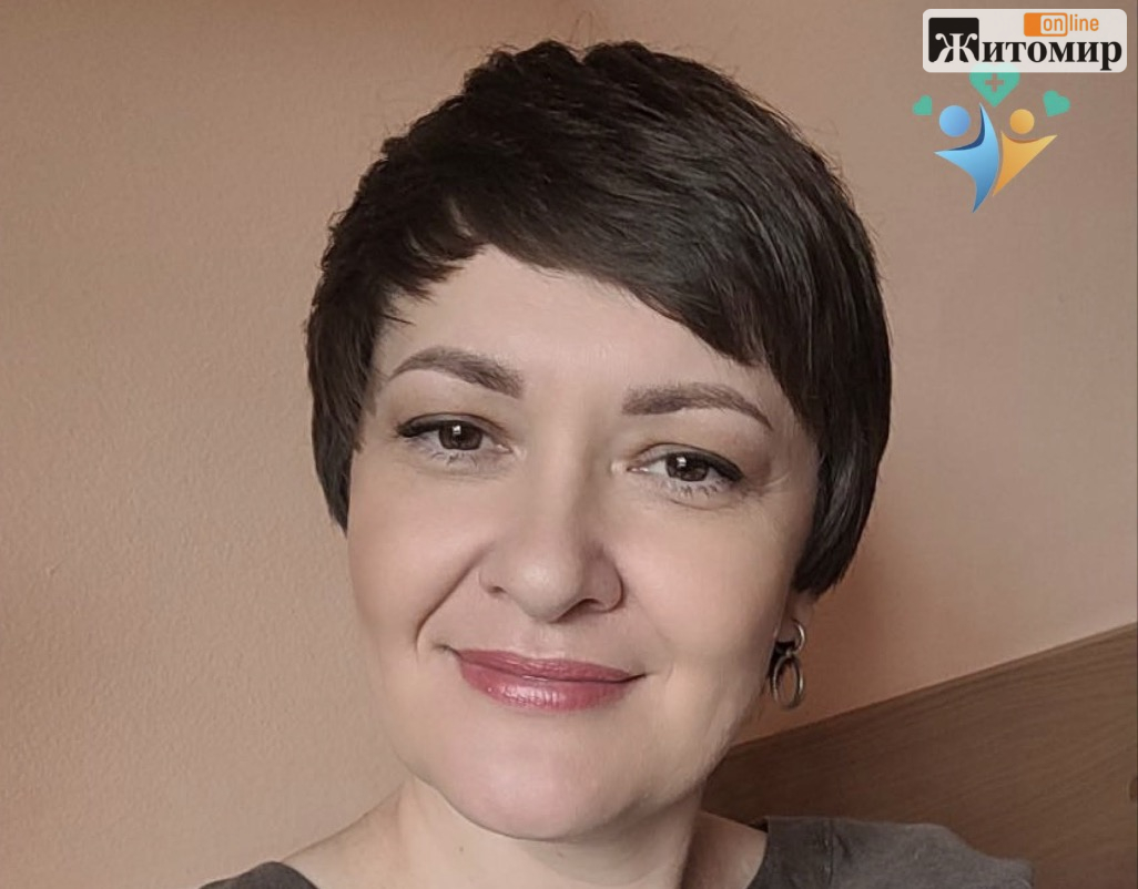 У Житомирі головну медсестру лікарні №2 Олену Журавель вітають з днем народження