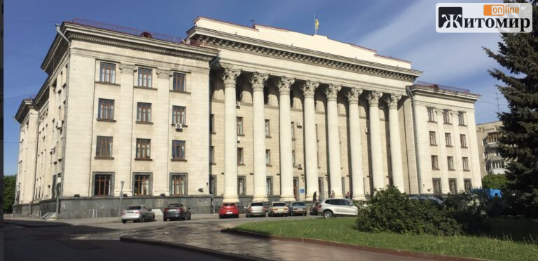 Військового вивезли з лікарні на Житомирщині до Києва: трьох чоловіків підозрюють у схемах ухилення від служби - Події. Джерело: Zhitomir-OnLine Понад пів року був у СЗЧ, але повернувся служити: суд у Житомирі закрив провадження