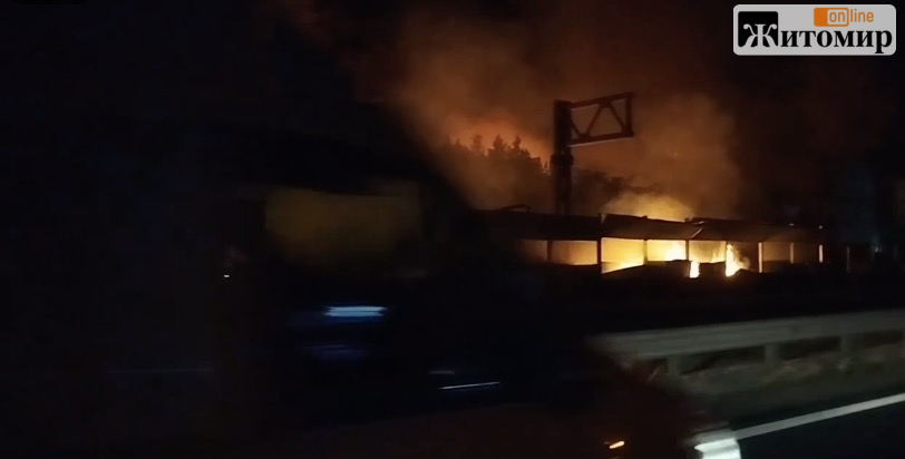Вибухи під Києвом: Житомирську трасу перекрили в обох напрямках - Події, Топ-новини. Джерело: Zhitomir-OnLine Вибухи під Києвом: Житомирську трасу перекрили в обох напрямках - фото №1