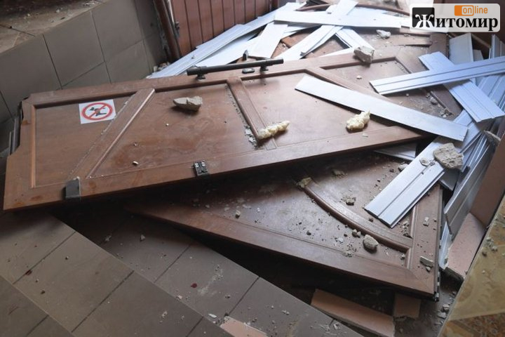У Житомирі бібліотекарки надали допомогу чоловікові, пораненому під час атаки