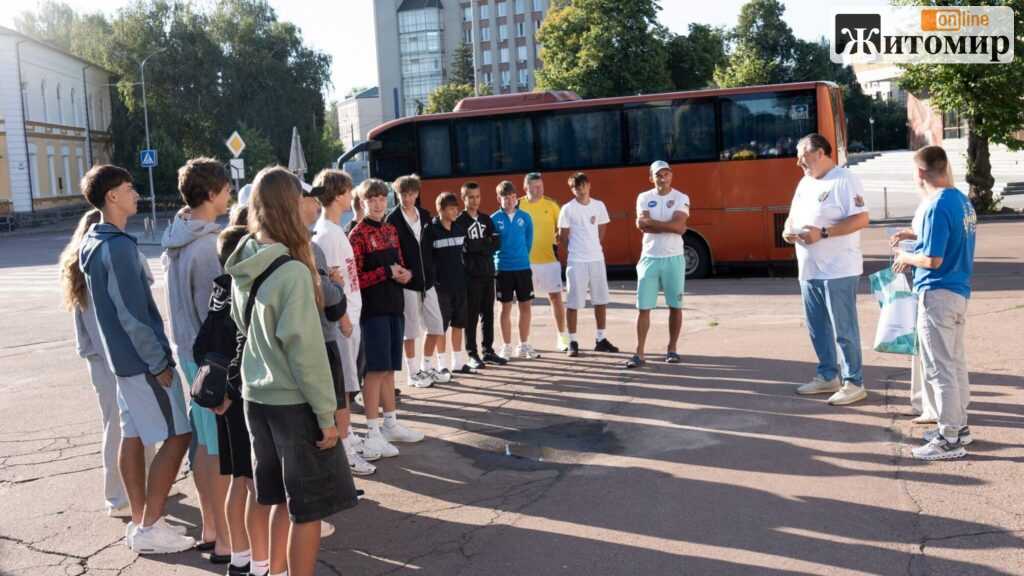 Призери всеукраїнських шкільних ліг із Житомирщини вирушили до спортивного табору - фото №1