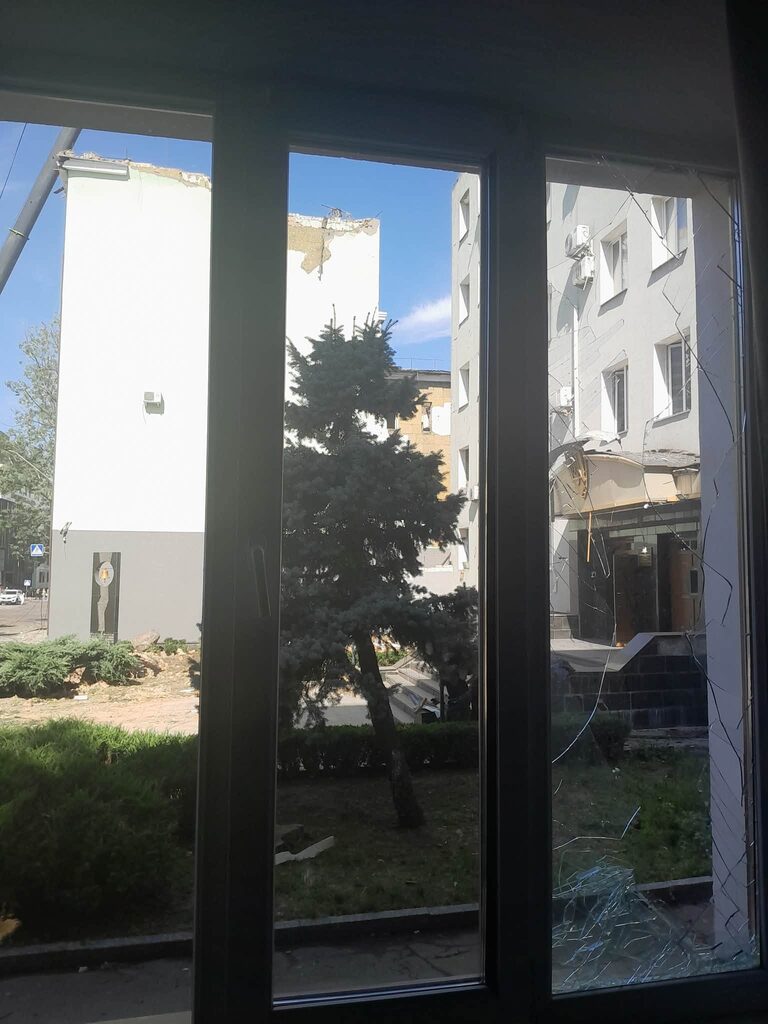 Шість житлових будинків, бібліотека та лікарня пошкоджені: наслідки атаки на Житомир - Інформація. Джерело: Zhitomir-OnLine Шість житлових будинків, бібліотека та лікарня пошкоджені: наслідки атаки на Житомир - фото №