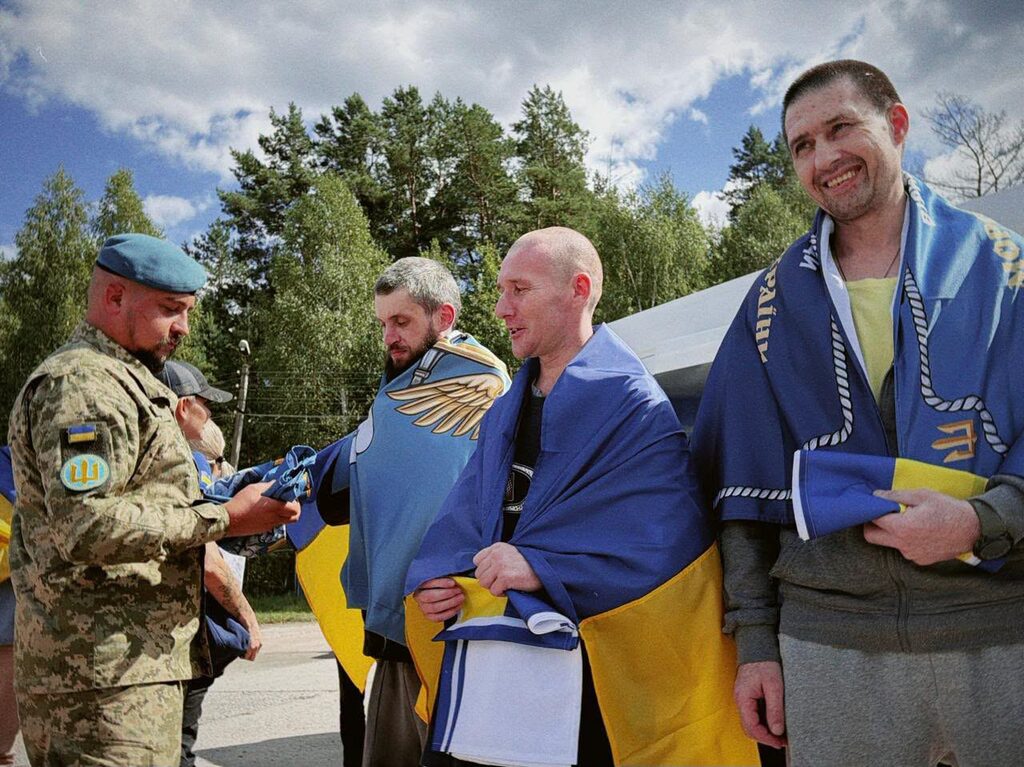 Вважалися зниклими безвісти: з полону повернули 10 українських воїнів - фото №2