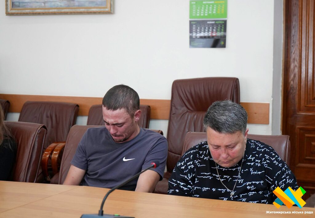 Родинам загиблих Героїв у Житомирі передали державні нагороди та відзнаки - Події. Джерело: Zhitomir-OnLine Родинам загиблих Героїв у Житомирі передали державні нагороди та відзнаки - фото №10