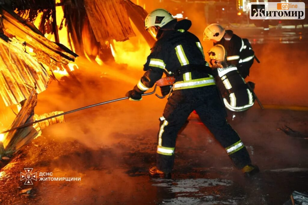 Троє постраждалих і пожежі: ДСНС показала наслідки нічної атаки на Житомирщину - фото №1