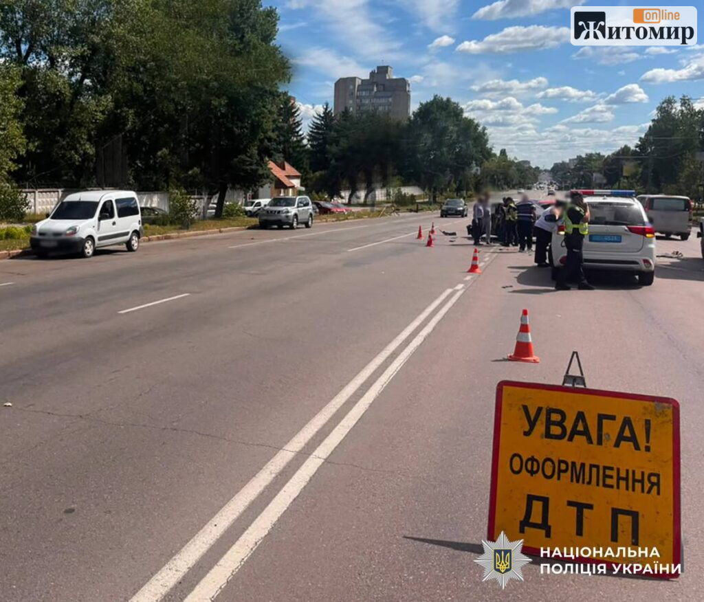 У Житомирі на проспекті Миру зіткнулися Dodge та Audi: є травмований - Події. Джерело: Zhitomir-OnLine У Житомирі на проспекті Миру зіткнулися Dodge та Audi: є травмований - фото №1