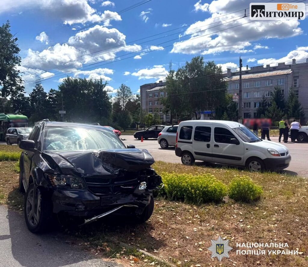 У Житомирі на проспекті Миру зіткнулися Dodge та Audi: є травмований - Події. Джерело: Zhitomir-OnLine У Житомирі на проспекті Миру зіткнулися Dodge та Audi: є травмований - фото №