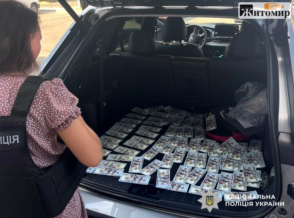 15 тисяч доларів за кордон: у Житомирі затримали 28-річного чоловіка - Події. Джерело: Zhitomir-OnLine 15 тисяч доларів за кордон: у Житомирі затримали 28-річного чоловіка - фото №2