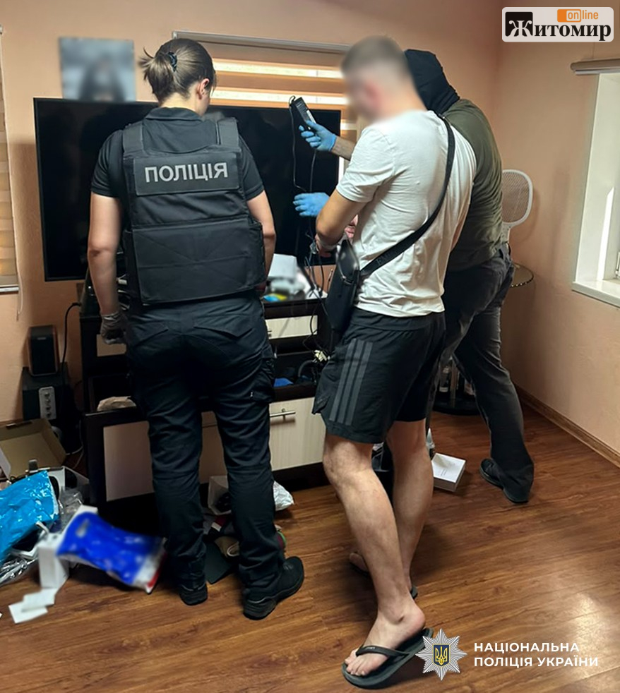 15 тисяч доларів за кордон: у Житомирі затримали 28-річного чоловіка - Події. Джерело: Zhitomir-OnLine 15 тисяч доларів за кордон: у Житомирі затримали 28-річного чоловіка - фото №1