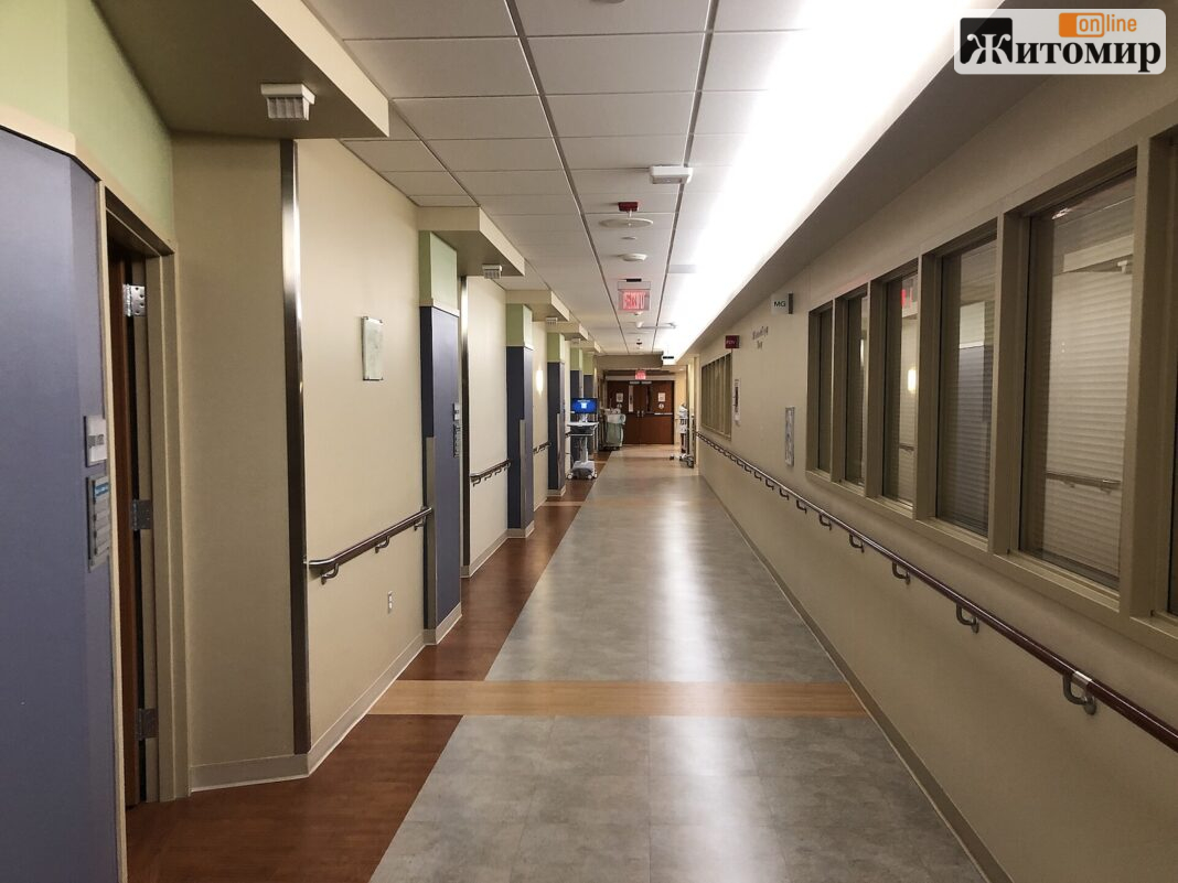 2023-01-28_20_31_04_A_corridor_within_the_labor_recovery_ward_at_Capital_Health_Medical_Center_-_Hopewell_in_Hopewell_Township,_Mercer_County,_New_Jersey