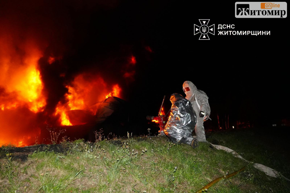 Після обстрілу Житомирщини піротехніки обстежили місця влучань - Події. Джерело: Zhitomir-OnLine Після обстрілу Житомирщини піротехніки обстежили місця влучань - фото №1