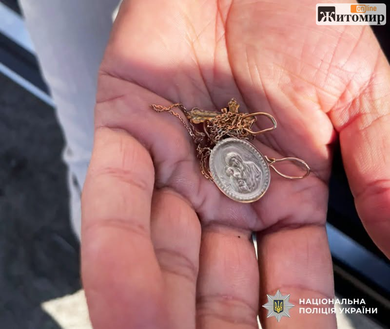 У Звягелі іноземця підозрюють у крадіжці коштовностей у 73-річної жінки