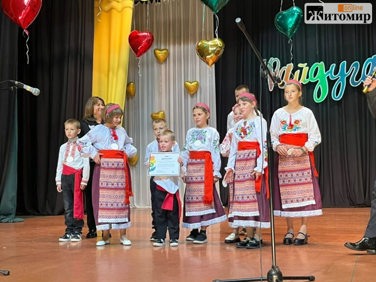 У селищі на Житомирщині відбувся 22-й обласний фестиваль «Райдуга-2026» - Культура. Джерело: Zhitomir-OnLine У селищі на Житомирщині відбувся 22-й обласний фестиваль «Райдуга-2026» - фото №2