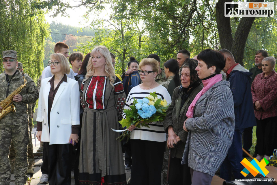 Від ТрО до «Азову» і Третьої штурмової: у Житомирі відкрили меморіальну дошку Захиснику Максиму Шарварчуку - Події. Джерело: Zhitomir-OnLine Від ТрО до «Азову» і Третьої штурмової: у Житомирі відкрили меморіальну дошку Захиснику Максиму Шарварчуку - фото №4
