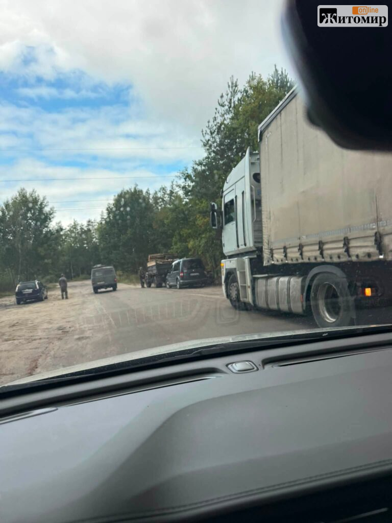 Викликав поліцію і чекав близько години: депутат заявив про вирубку лісу в Іршанській громаді - Інформація, Топ-новини. Джерело: Zhitomir-OnLine Викликав поліцію і чекав близько години: депутат заявив про вирубку лісу в Іршанській громаді - фото №4