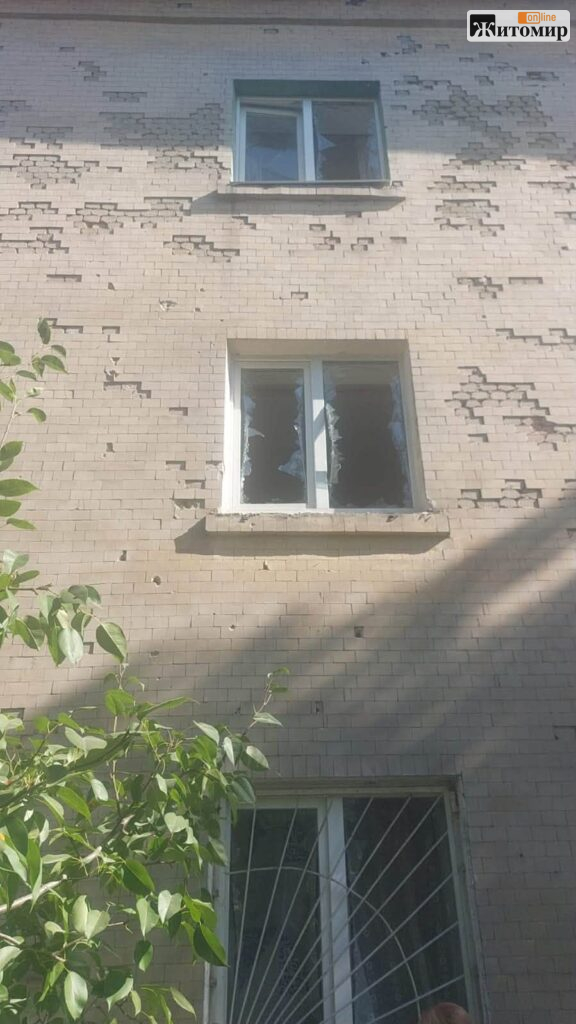 У Житомирі після атаки рф пошкоджено житло, підприємства та об’єкти енергетики - Події, Топ-новини. Джерело: Zhitomir-OnLine У Житомирі після атаки рф пошкоджено житло, підприємства та об’єкти енергетики - фото №2