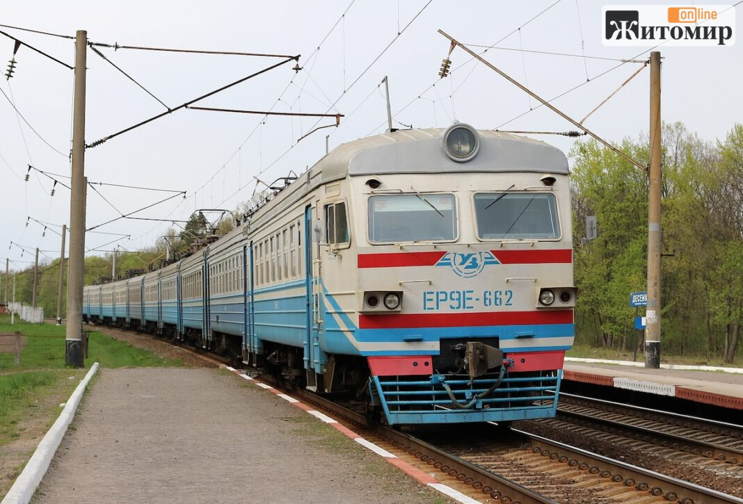 ER9E-662_train_2016_G1 Приміський електропоїзд в Україні