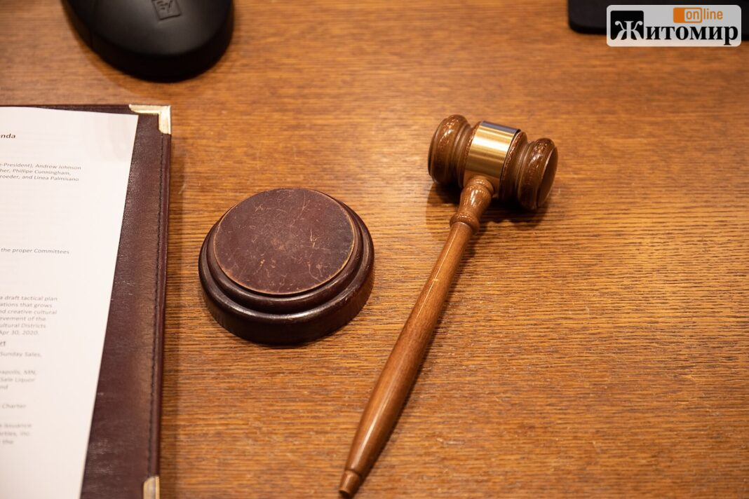 Minneapolis_City_Council_Chambers_gavel_close_up